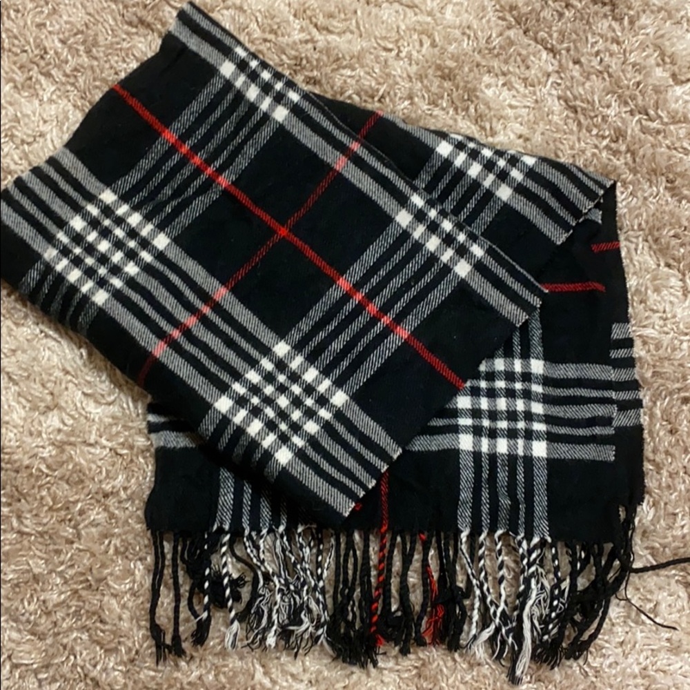Black checkers scarf